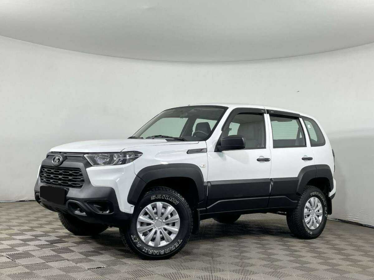 Lada (ВАЗ) Niva б/у, 2023, Механическая. Посмотреть фото