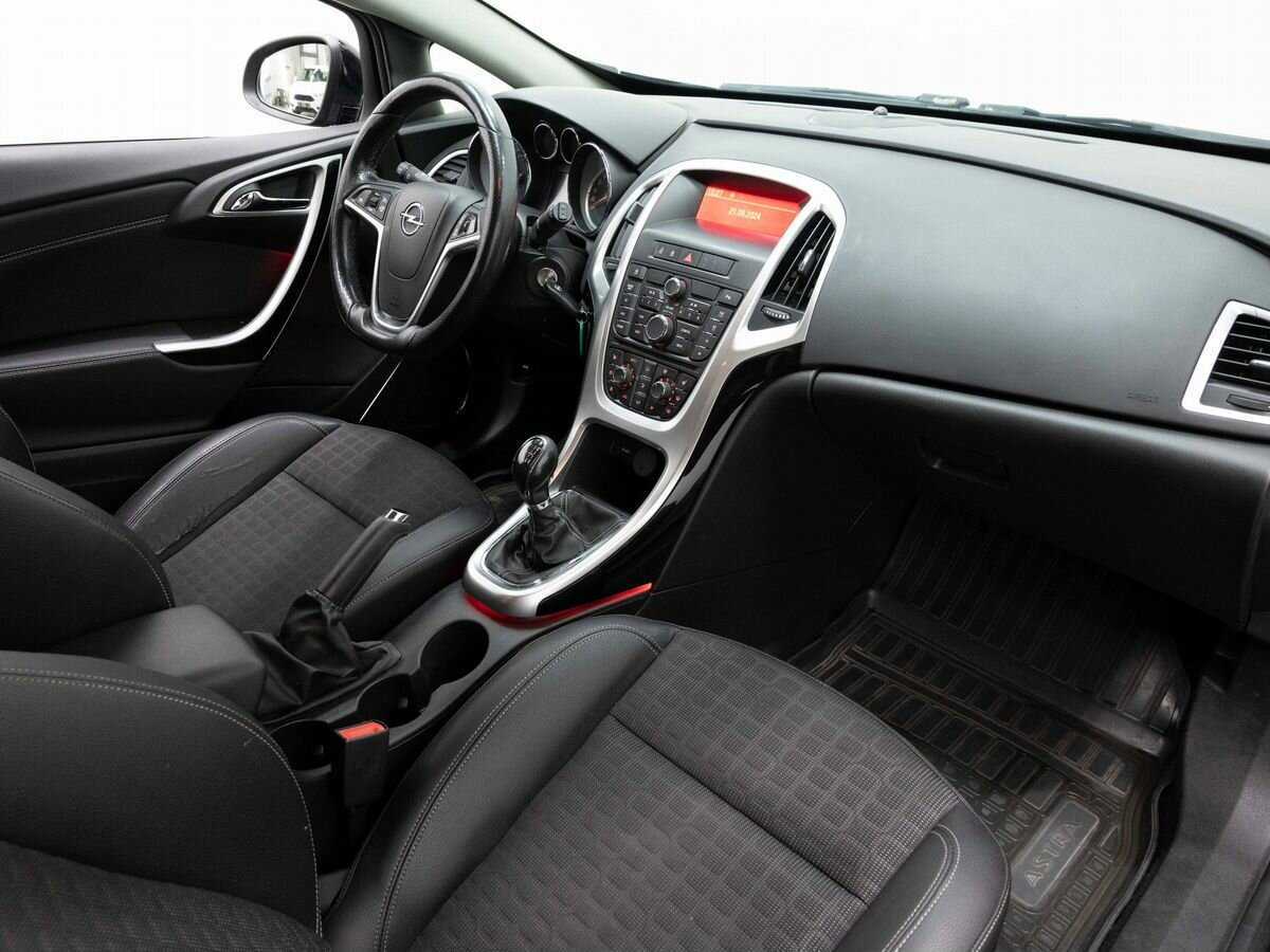 Opel Astra б/у, 2013, Механическая. Фото: #10
