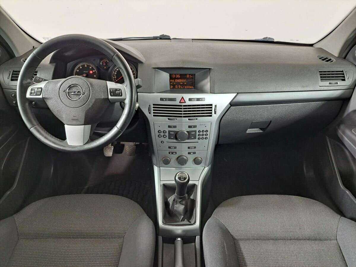 Opel Astra б/у, 2012, Механическая. Фото: #11