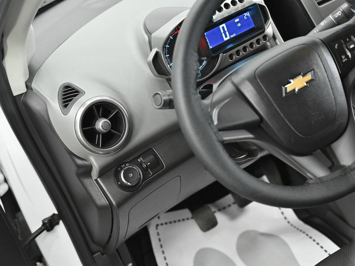 Chevrolet Aveo б/у, 2012, Механическая. Фото: #6