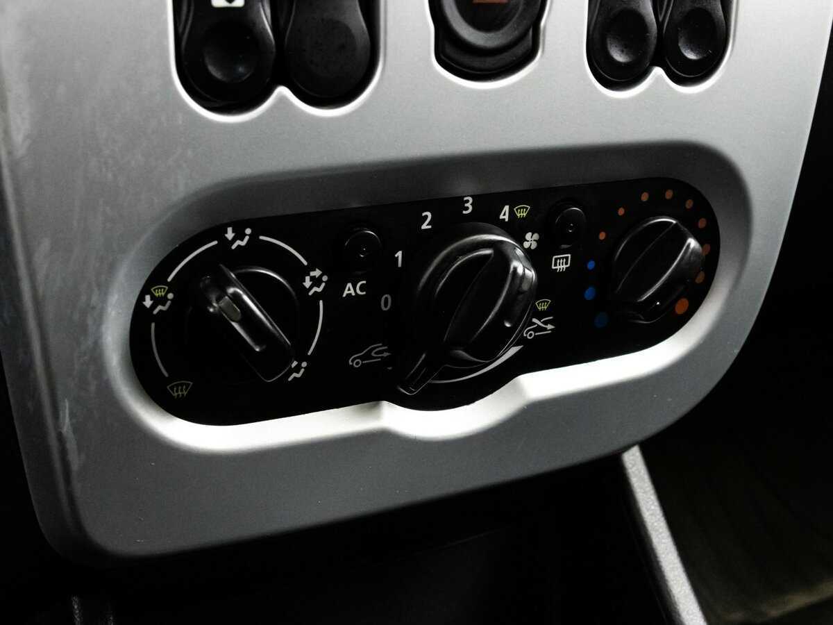 Renault Sandero б/у, 2014, Механическая. Фото: #12