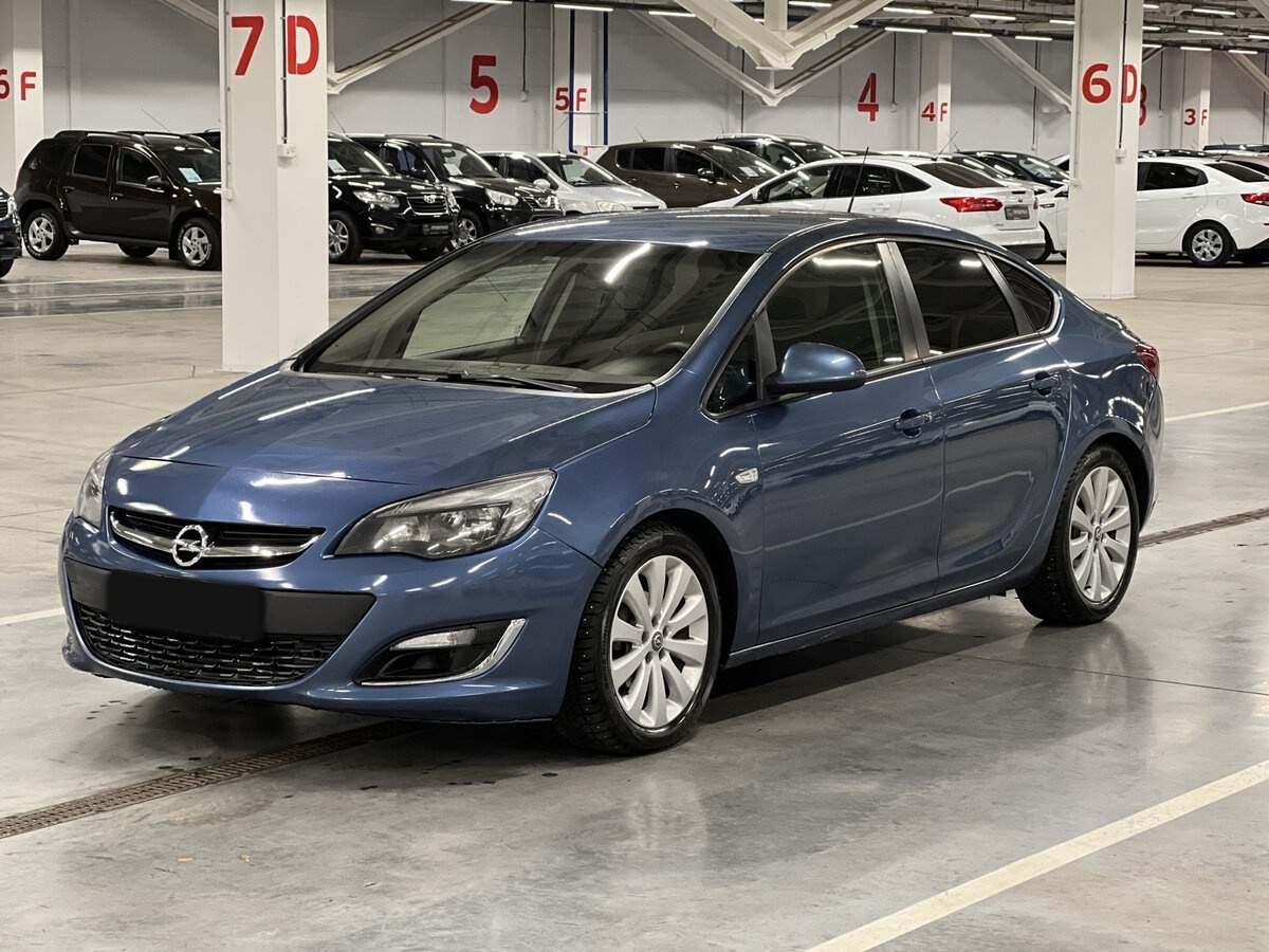Opel Astra б/у, 2013, Механическая. Фото: #0