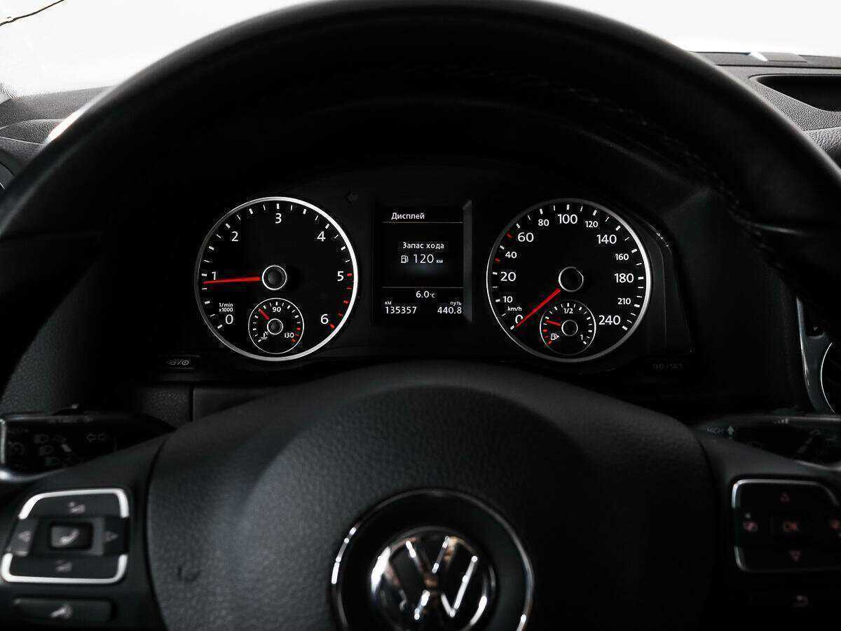 Volkswagen Tiguan б/у, 2015, Автоматическая. Фото: #16
