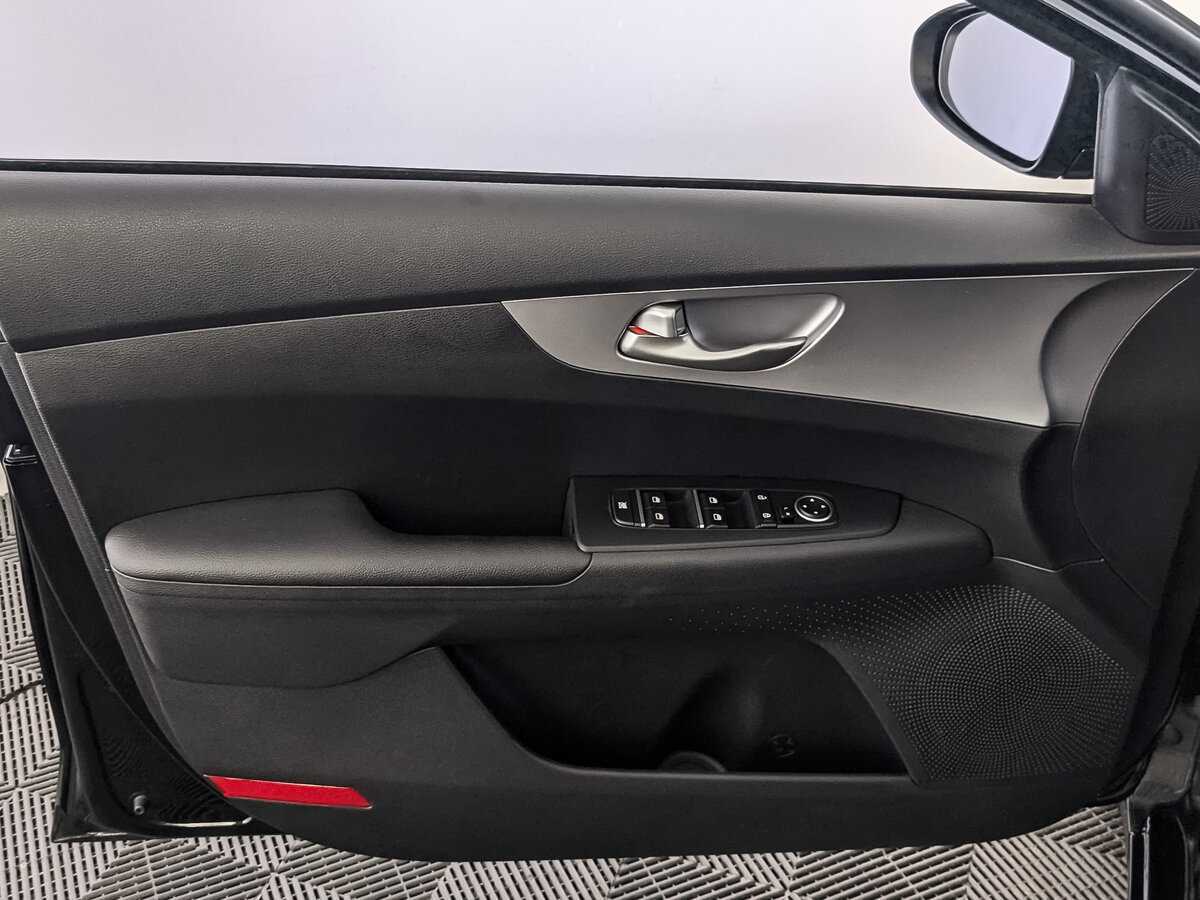 Kia Cerato б/у, 2022, Механическая. Фото: #18