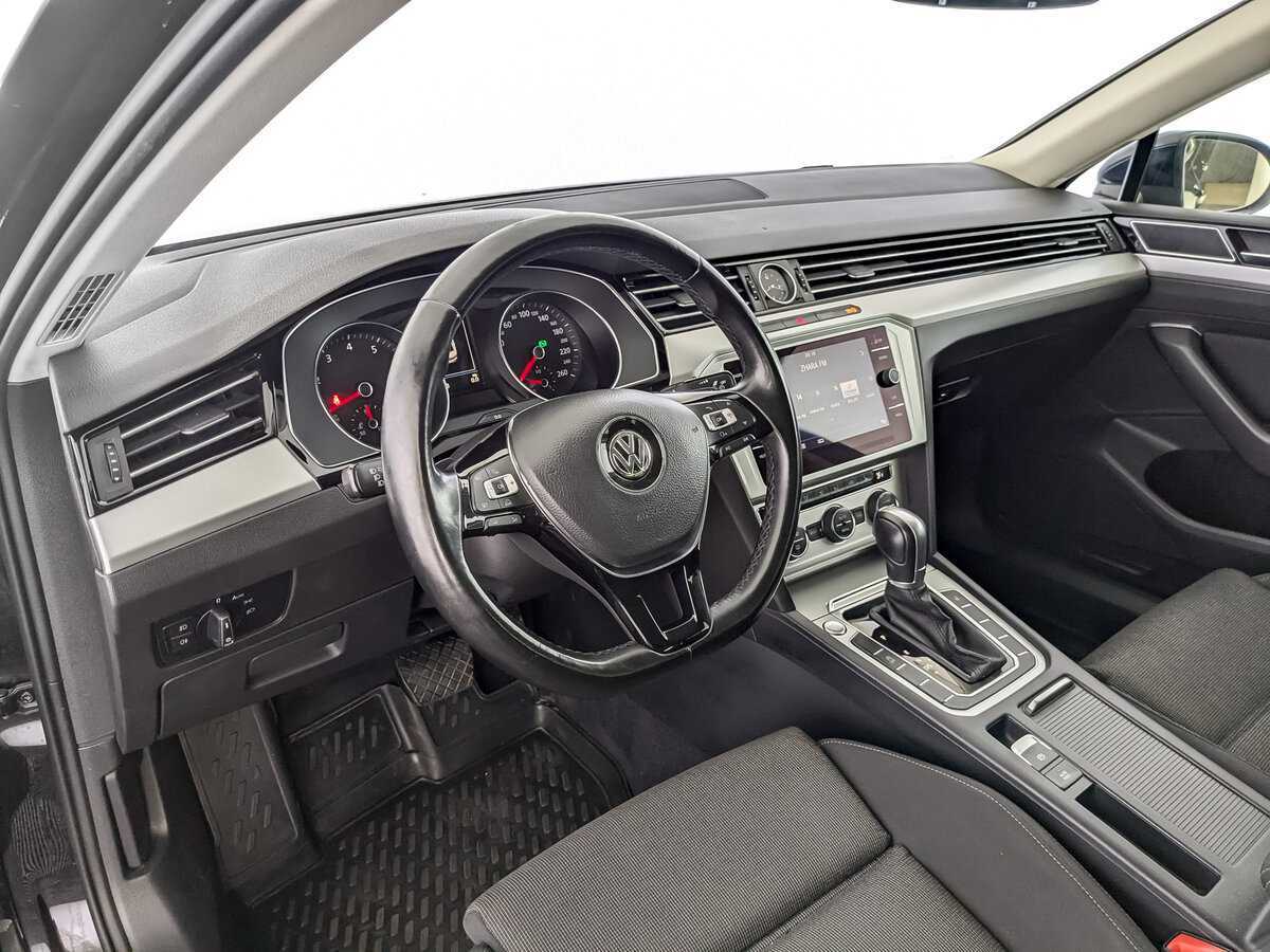 Volkswagen Passat б/у, 2018, Роботизированная. Фото: #13