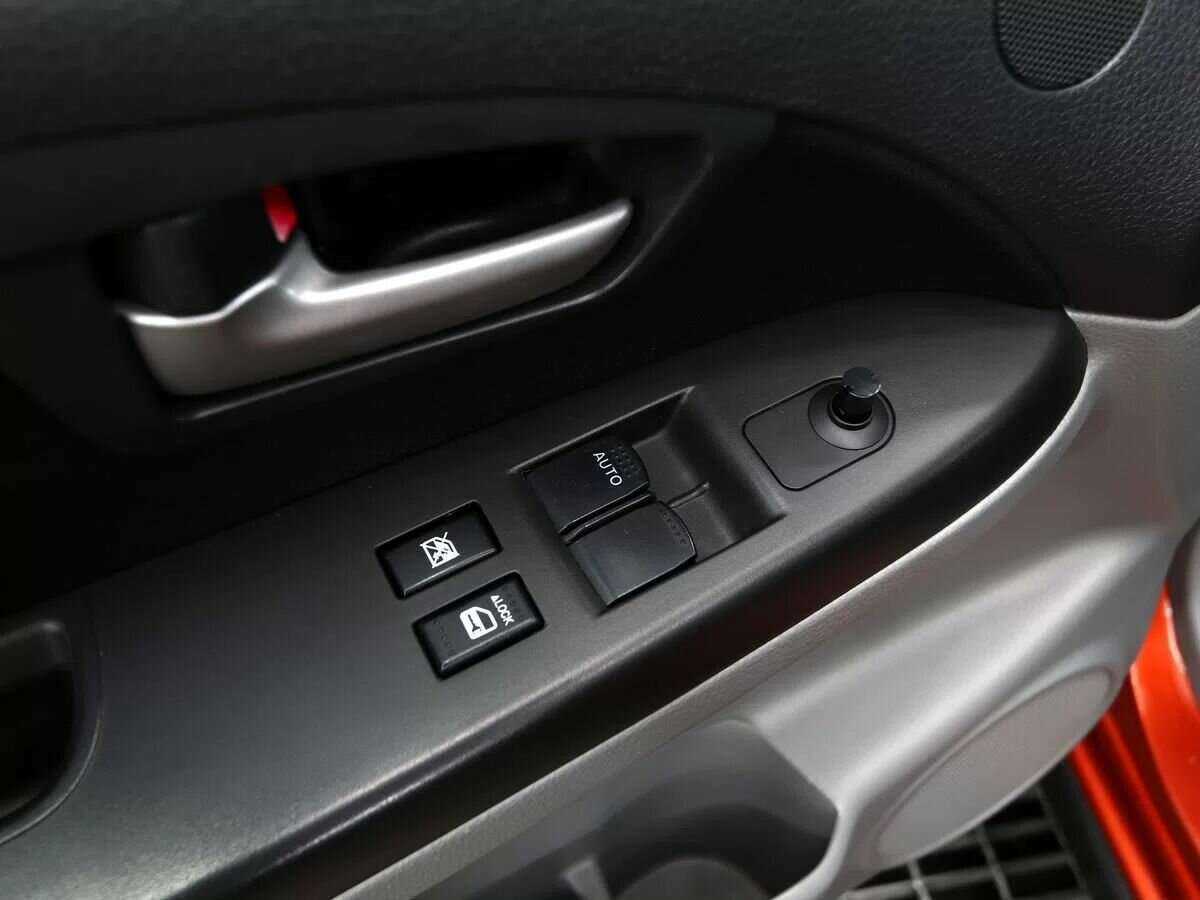 Suzuki SX4 б/у, 2013, Механическая. Фото: #15