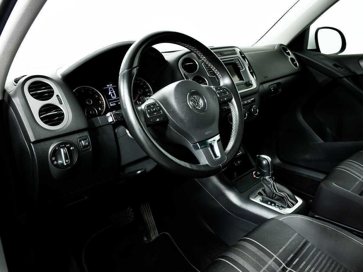 Volkswagen Tiguan б/у, 2016, Автоматическая. Фото: #12