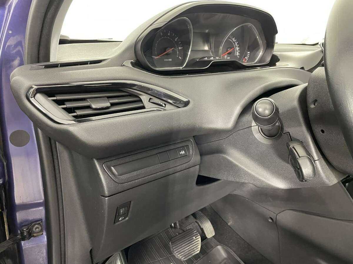 Peugeot 208 б/у, 2014, Автоматическая. Фото: #8