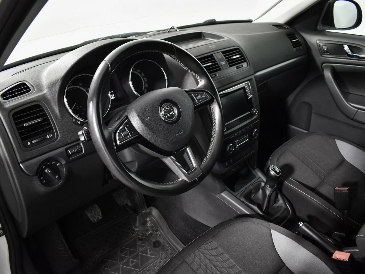 Skoda Yeti б/у, 2017, Механическая. Фото: #8