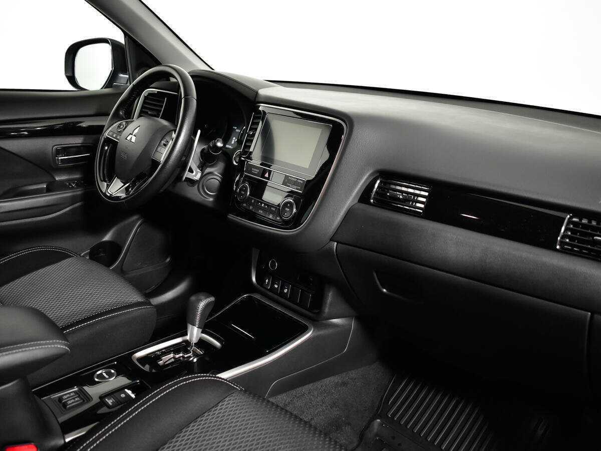 Mitsubishi Outlander б/у, 2020, Вариатор. Фото: #8