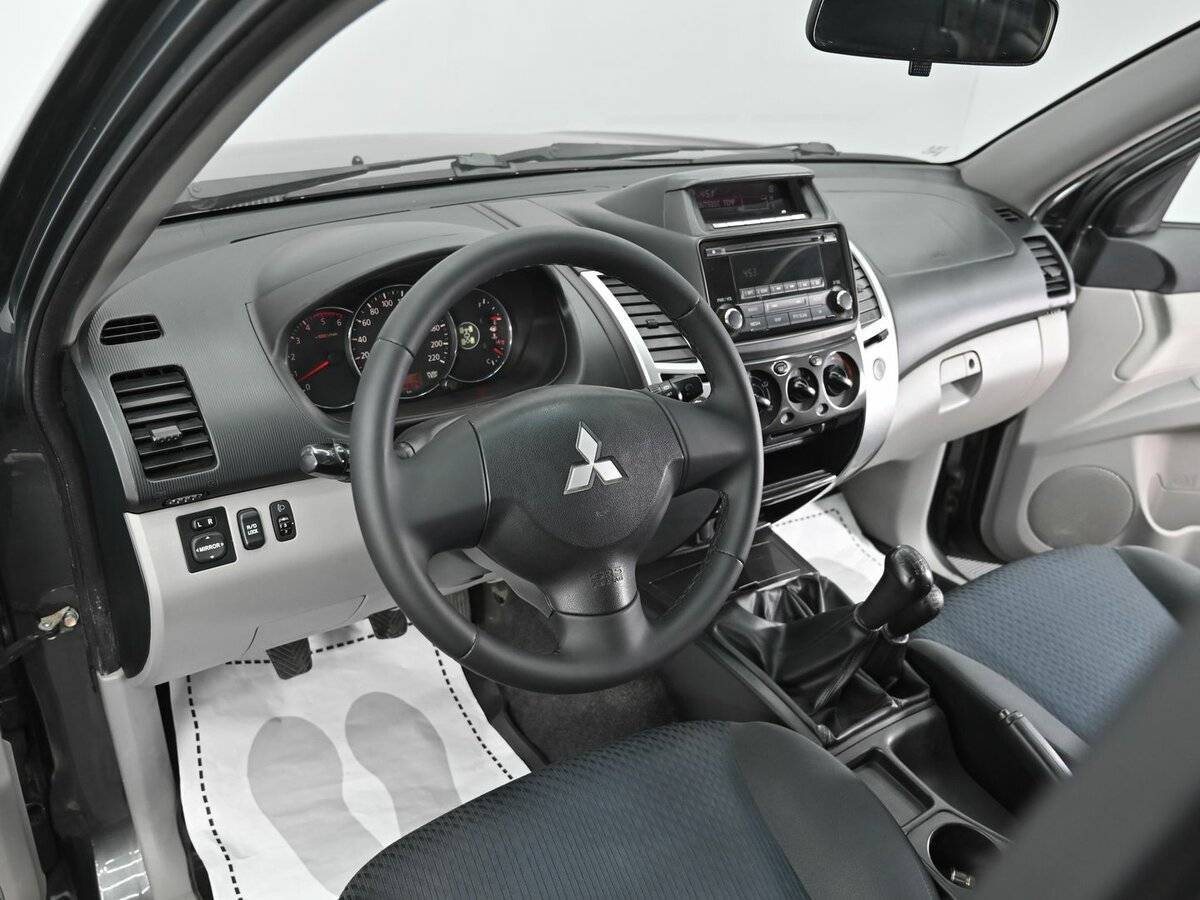 Mitsubishi Pajero Sport б/у, 2014, Механическая. Фото: #7