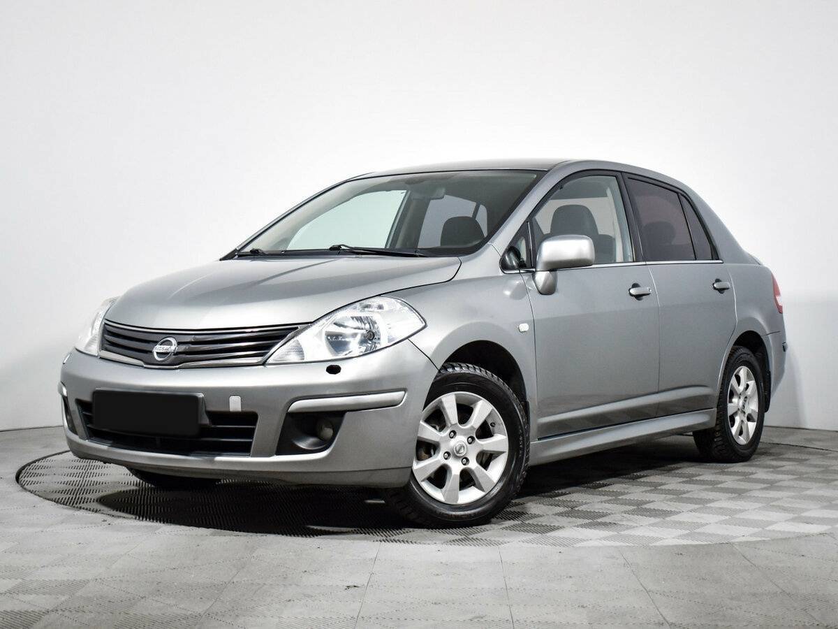 Nissan Tiida б/у, 2013, Механическая. Фото: #0