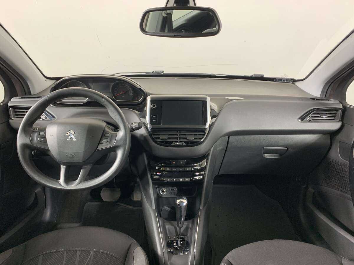 Peugeot 208 б/у, 2013, Автоматическая. Фото: #9