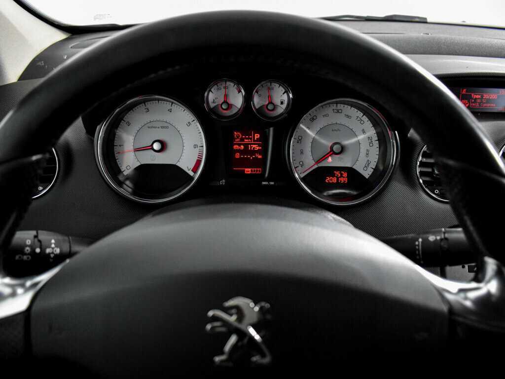 Peugeot 408 б/у, 2016, Автоматическая. Фото: #15