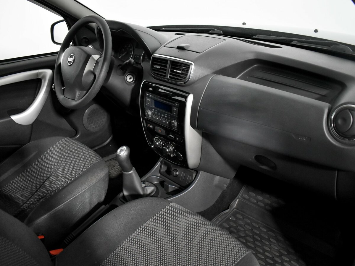 Nissan Terrano б/у, 2015, Механическая. Фото: #11