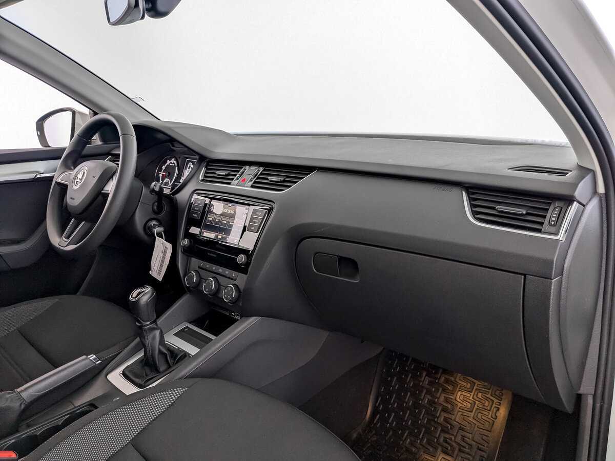 Skoda Octavia б/у, 2019, Механическая. Фото: #8
