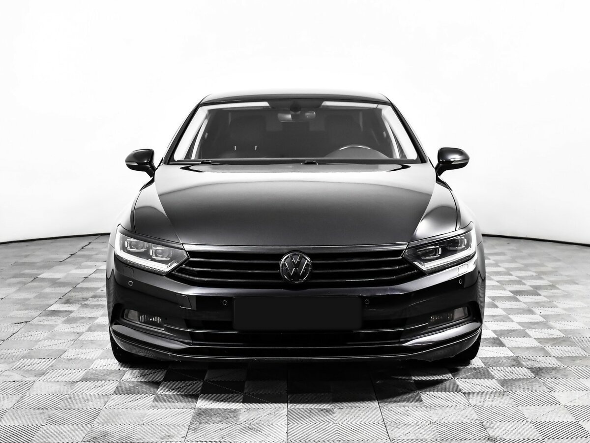 Volkswagen Passat б/у, 2018, Роботизированная. Фото: #1