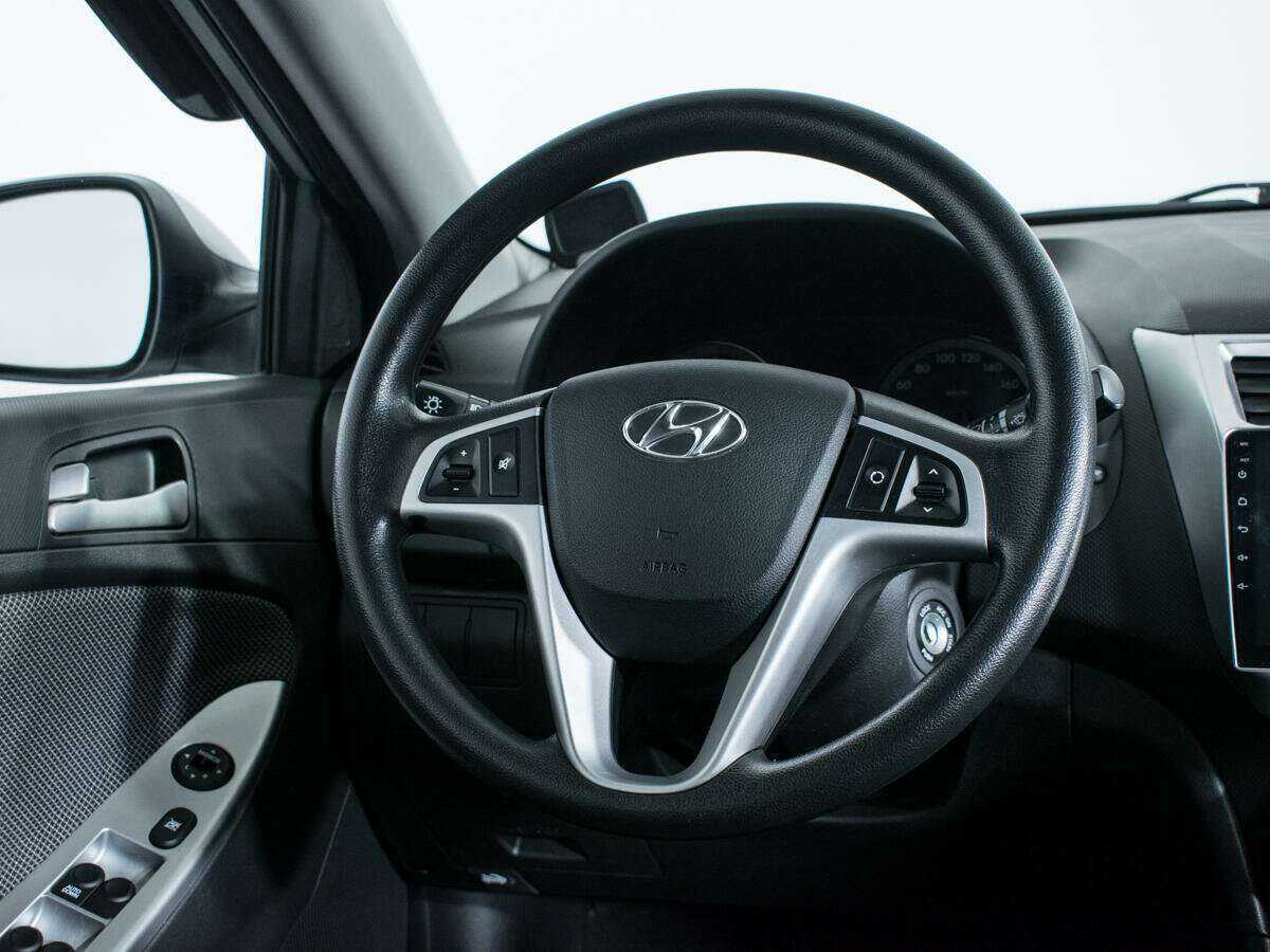 Hyundai Solaris б/у, 2012, Механическая. Фото: #13