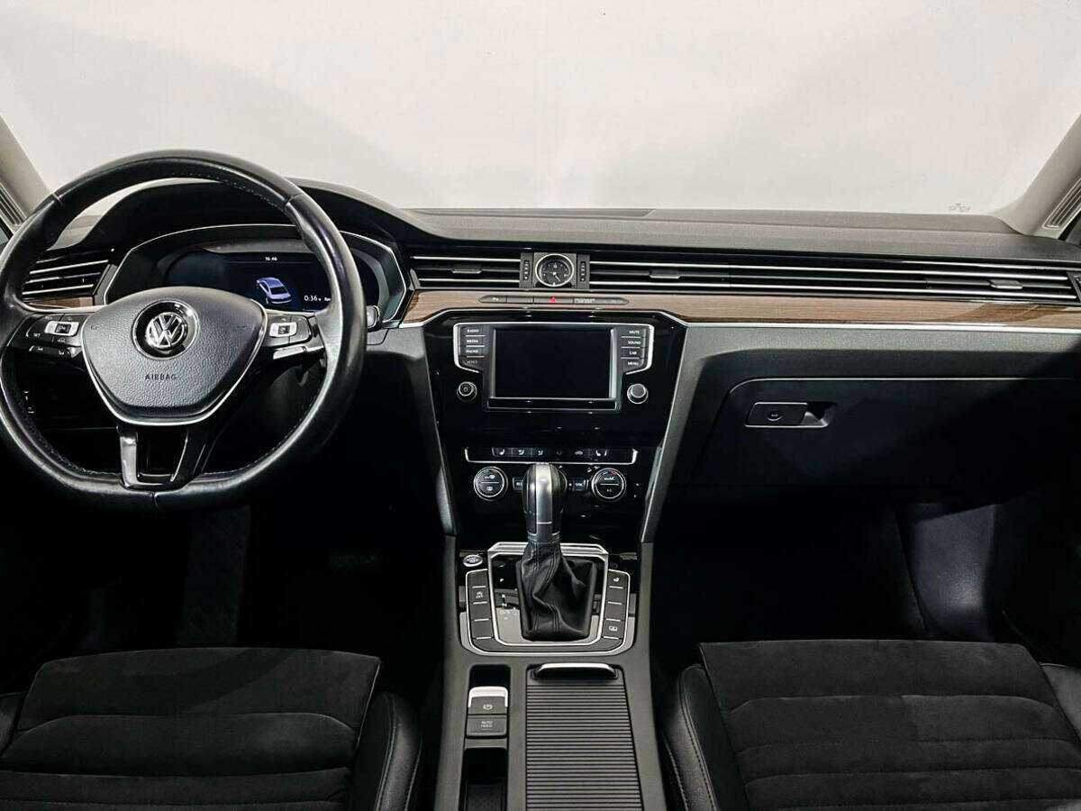 Volkswagen Passat б/у, 2017, Роботизированная. Фото: #11