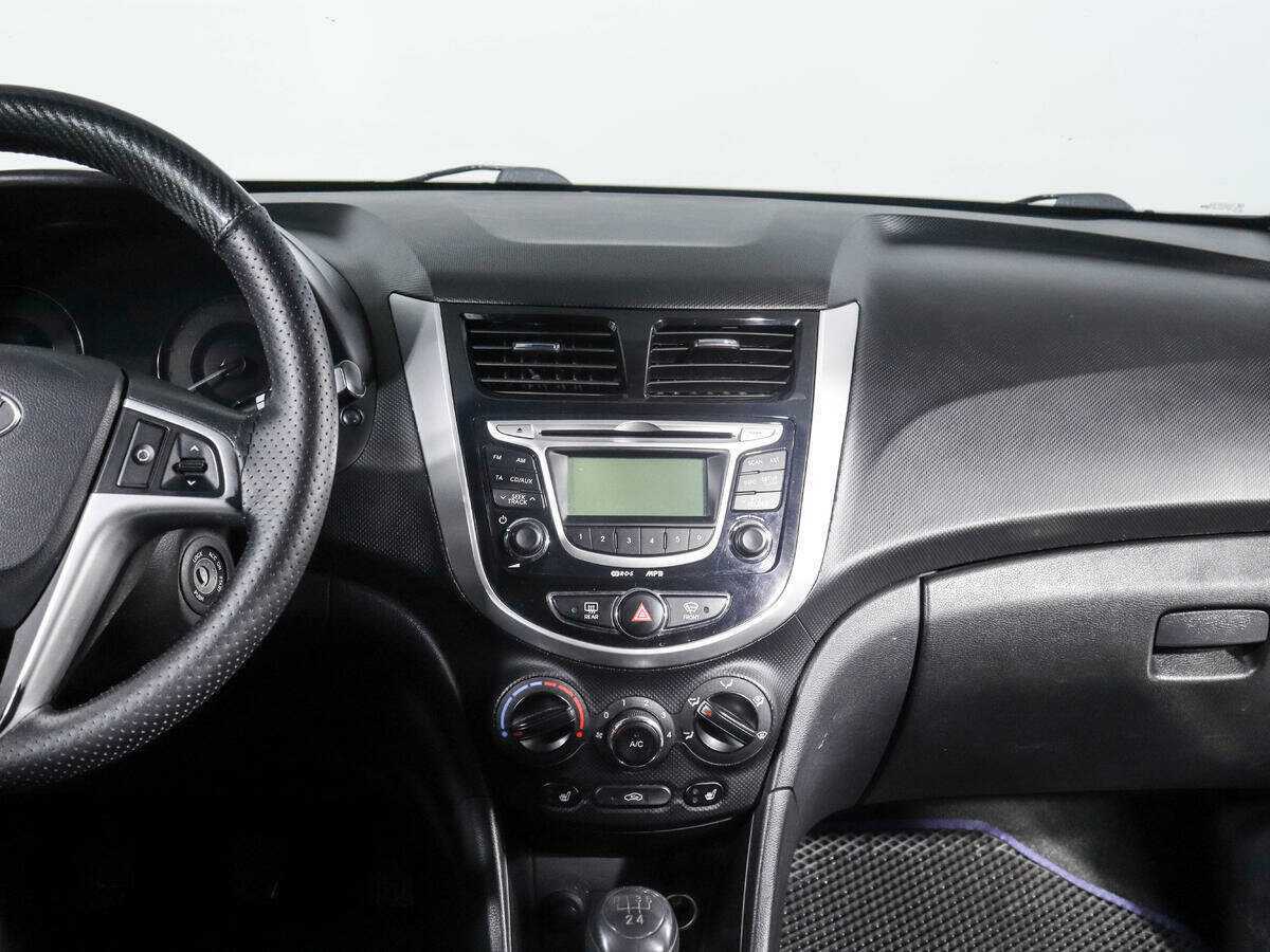 Hyundai Solaris б/у, 2013, Механическая. Фото: #10