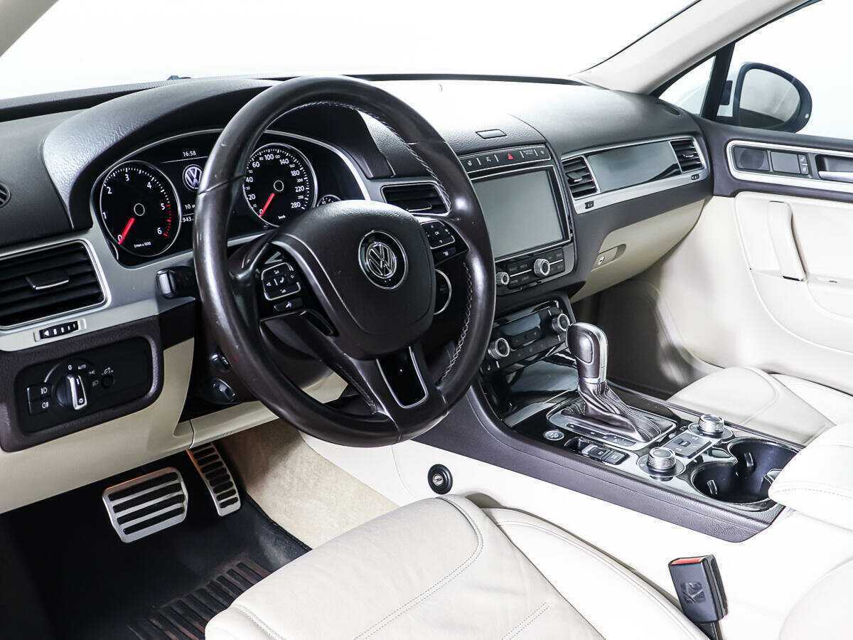 Volkswagen Touareg б/у, 2014, Автоматическая. Фото: #12