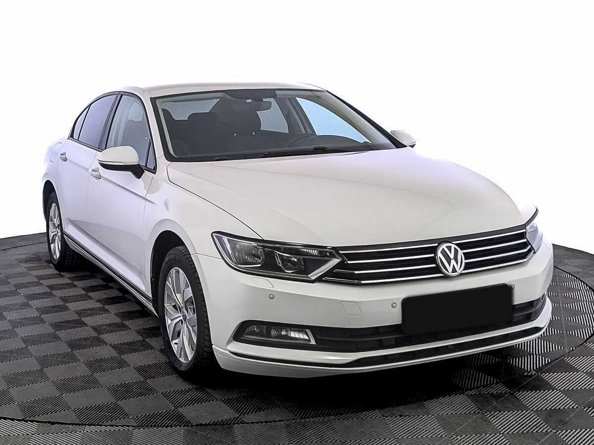 Volkswagen Passat б/у, 2017, Роботизированная. Фото: #2