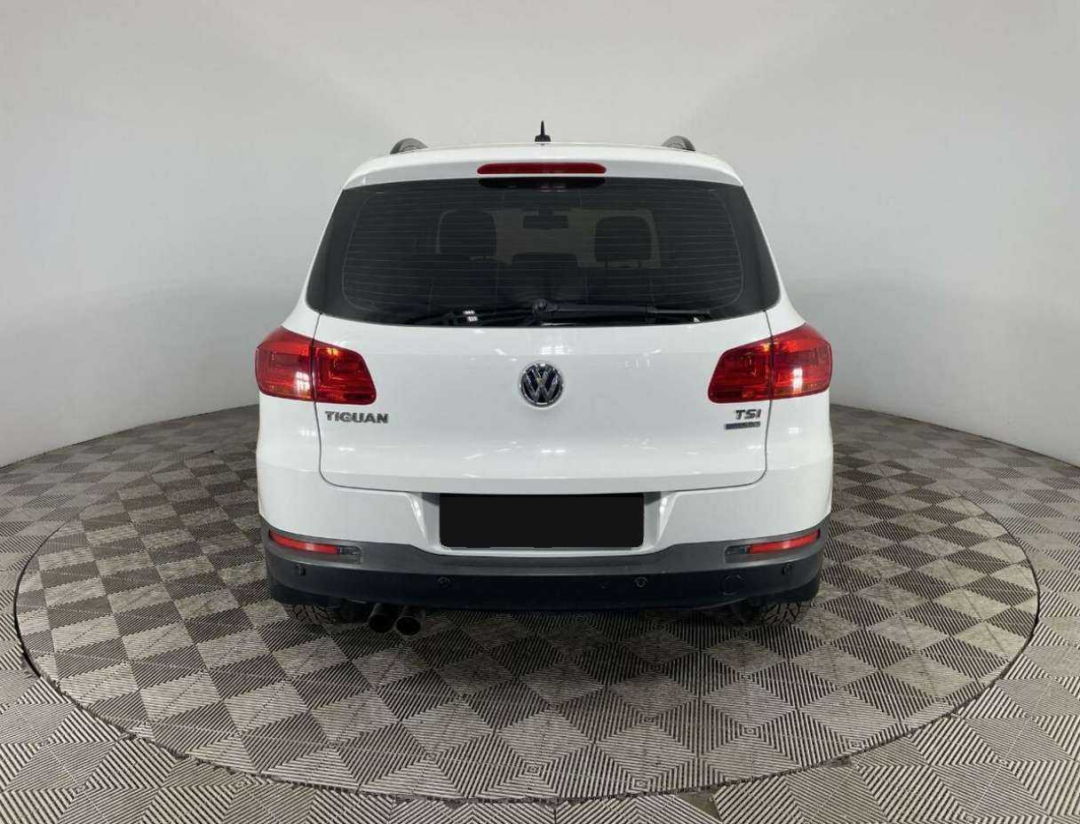 Volkswagen Tiguan б/у, 2014, Механическая. Фото: #2