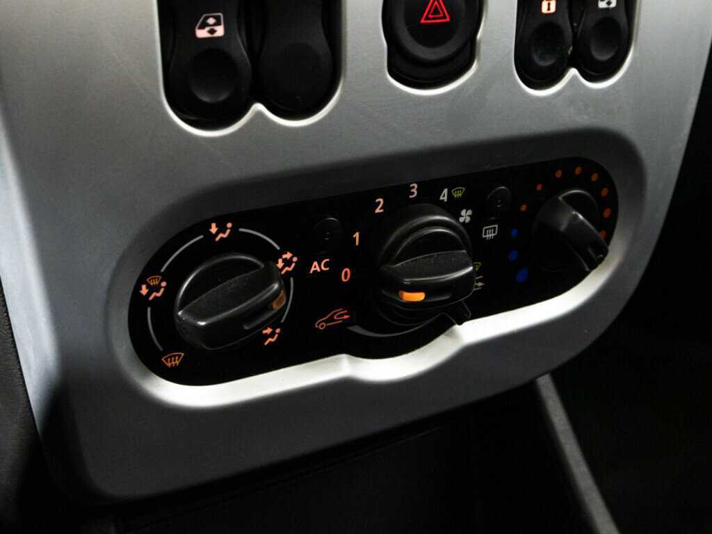 Renault Sandero б/у, 2013, Механическая. Фото: #14