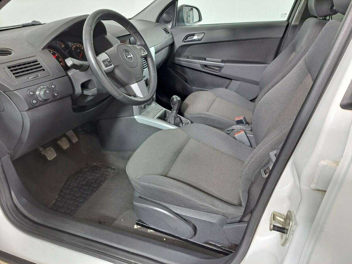 Opel Astra б/у, 2012, Механическая. Фото: #13