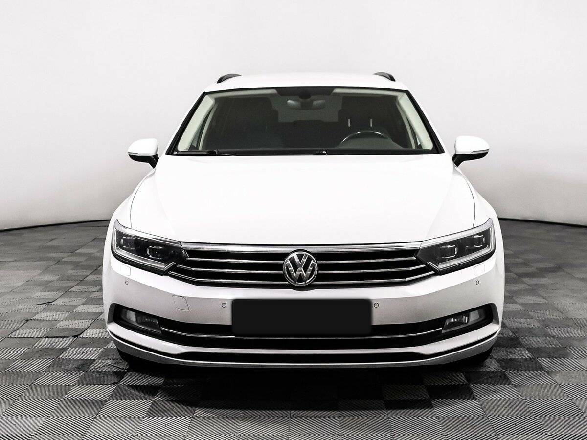 Volkswagen Passat б/у, 2018, Роботизированная. Фото: #1