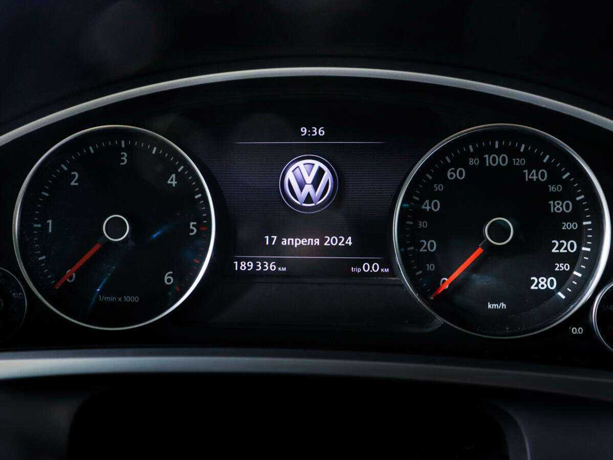 Volkswagen Touareg б/у, 2012, Автоматическая. Фото: #5