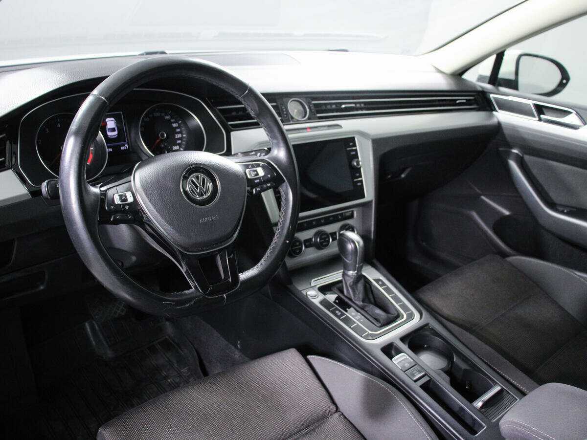 Volkswagen Passat б/у, 2018, Роботизированная. Фото: #13