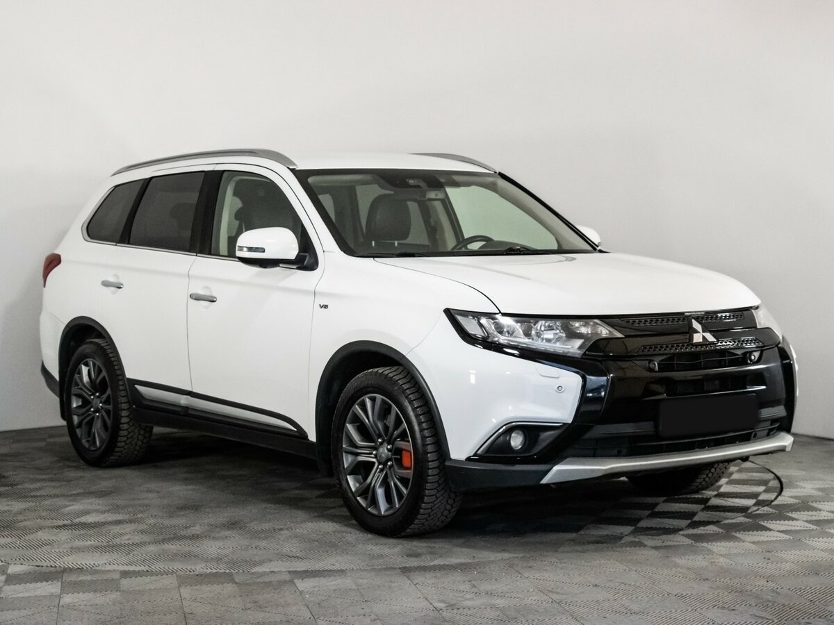Mitsubishi Outlander б/у, 2017, Автоматическая. Фото: #2