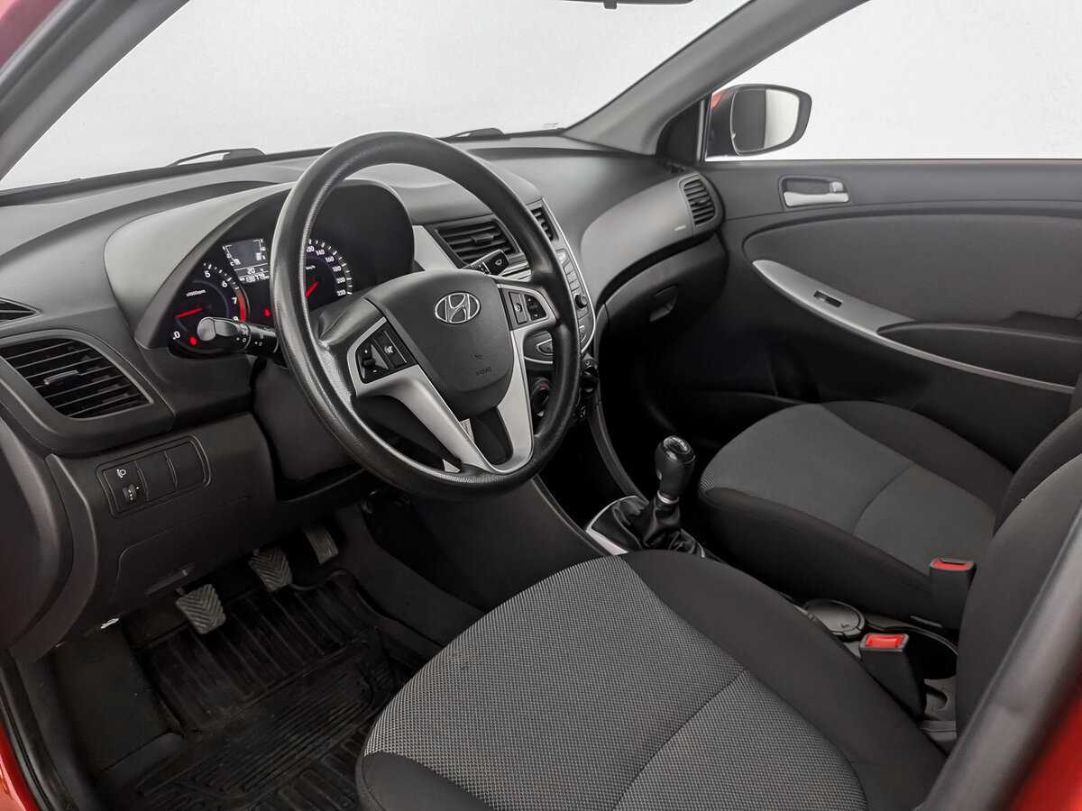 Hyundai Solaris б/у, 2012, Механическая. Фото: #13