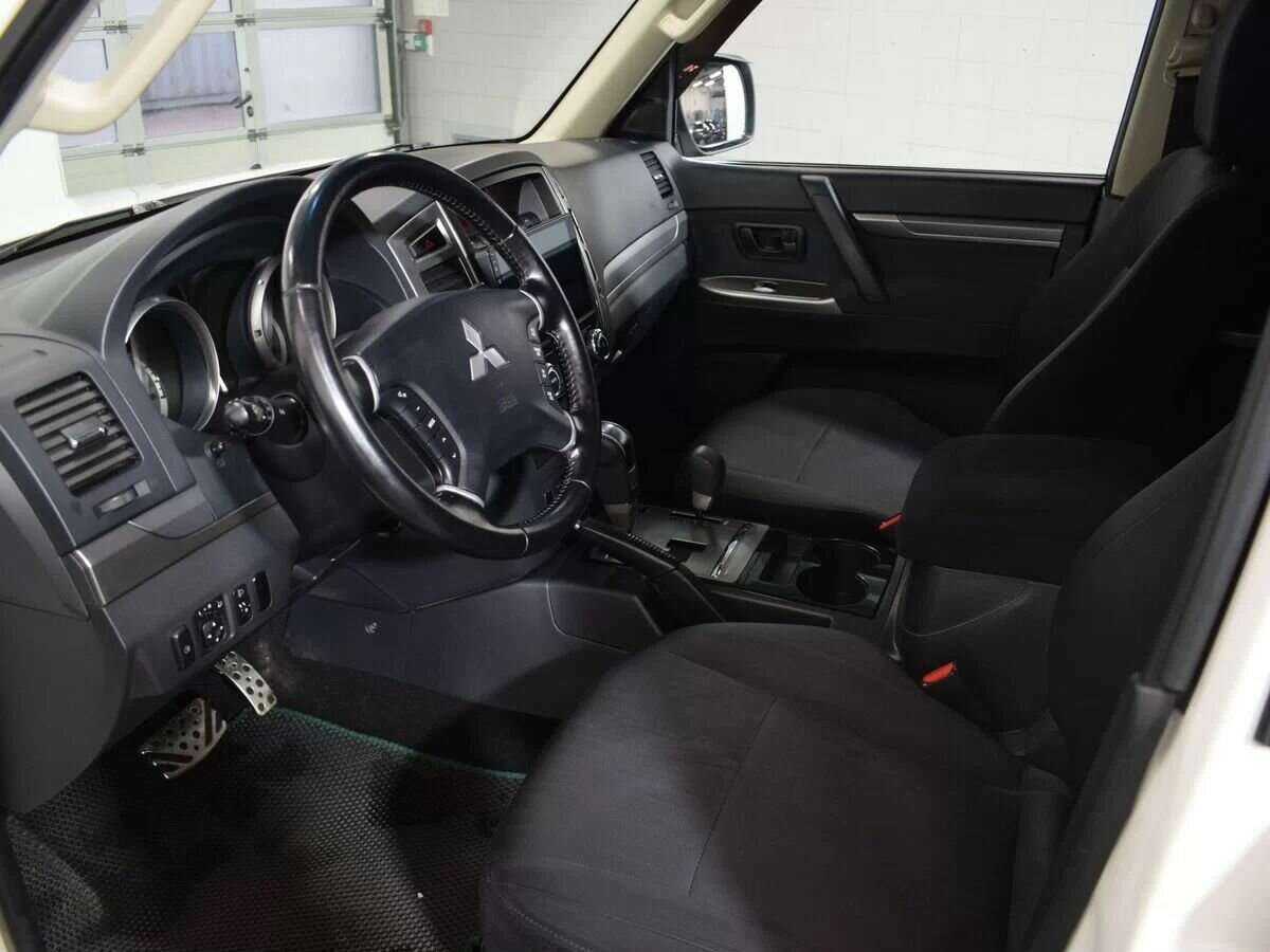 Mitsubishi Pajero б/у, 2015, Автоматическая. Фото: #5