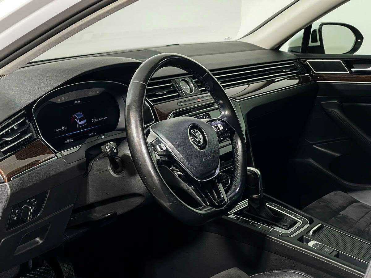 Volkswagen Passat б/у, 2017, Роботизированная. Фото: #12
