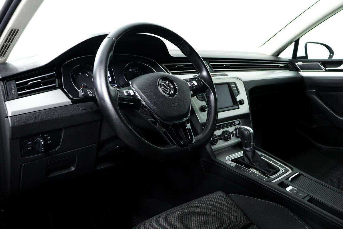 Volkswagen Passat б/у, 2016, Роботизированная. Фото: #12