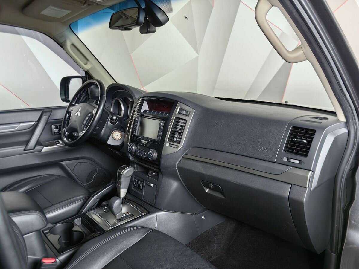 Mitsubishi Pajero б/у, 2015, Автоматическая. Фото: #8