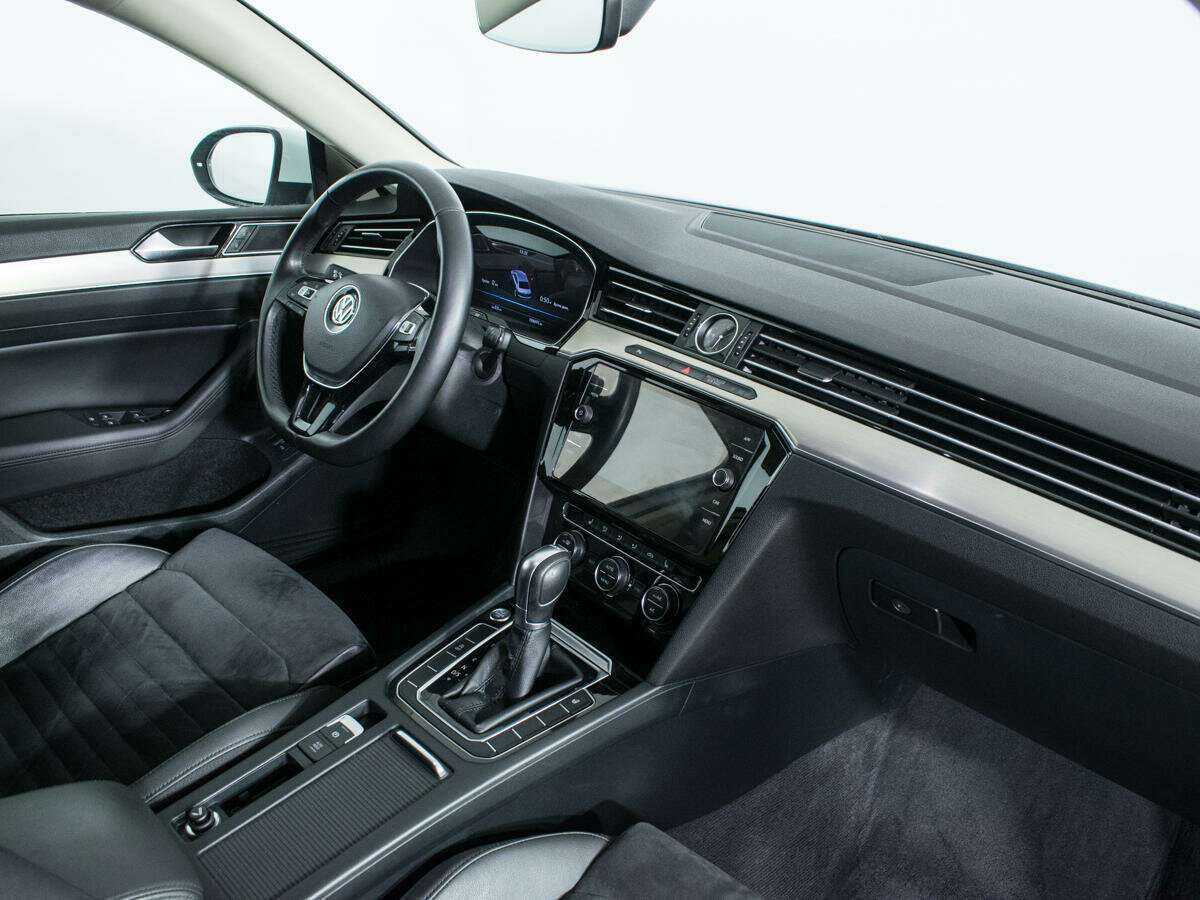 Volkswagen Passat б/у, 2017, Роботизированная. Фото: #7