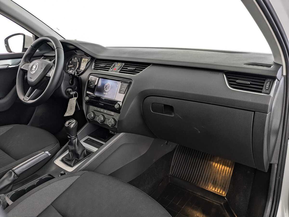 Skoda Octavia б/у, 2017, Механическая. Фото: #8
