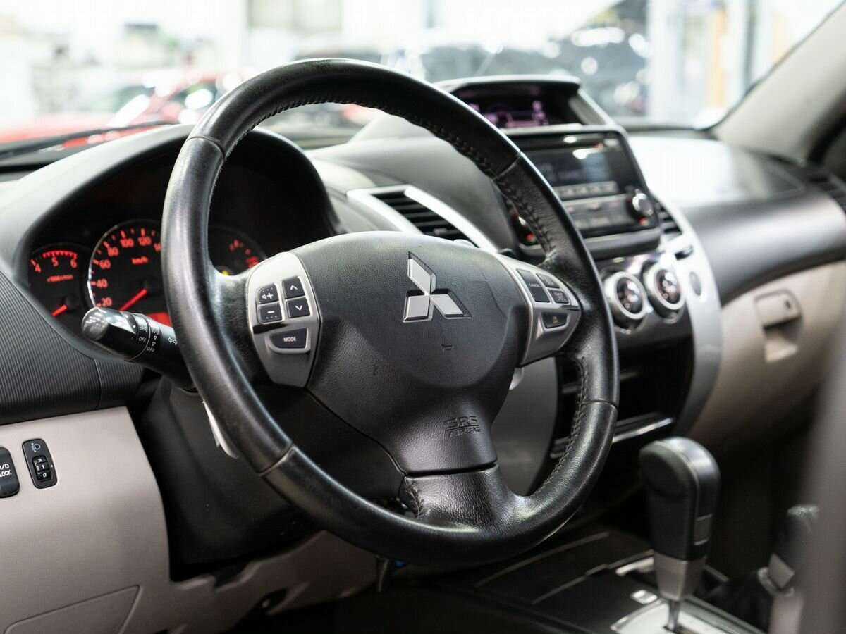 Mitsubishi Pajero Sport б/у, 2014, Автоматическая. Фото: #4