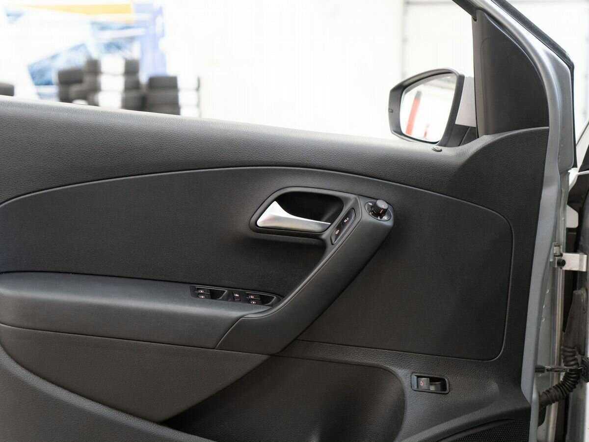 Volkswagen Polo б/у, 2019, Механическая. Фото: #12