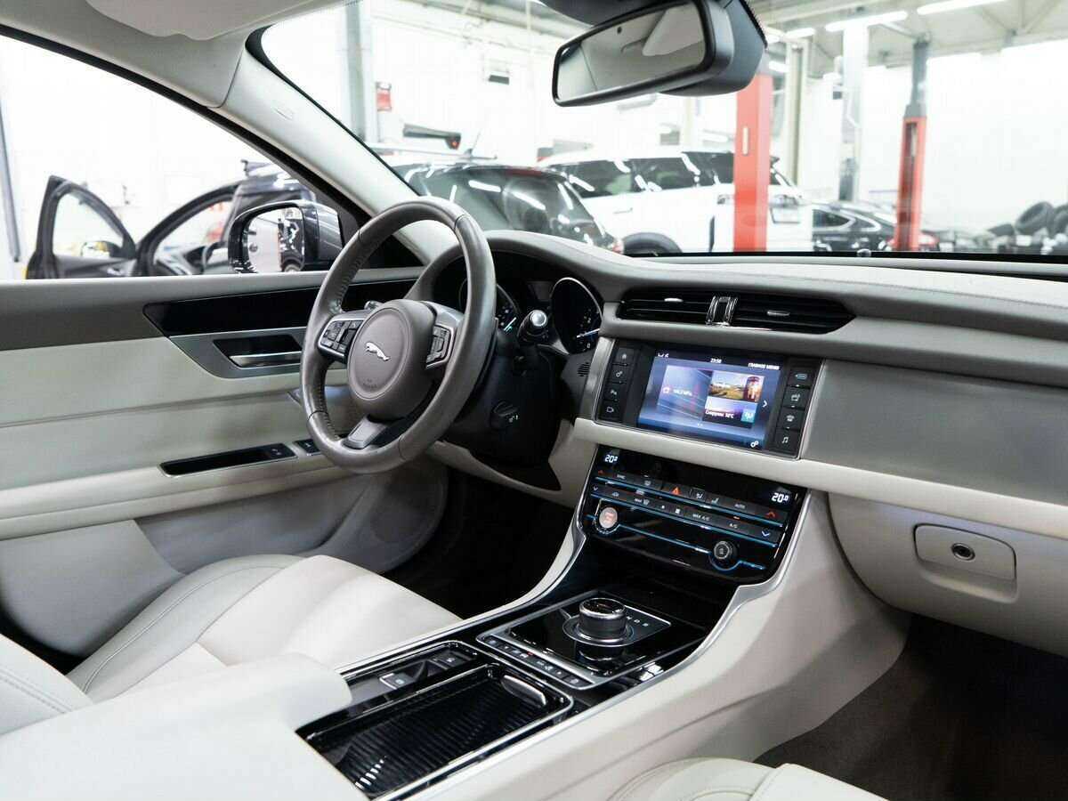 Jaguar XF б/у, 2017, Автоматическая. Фото: #17