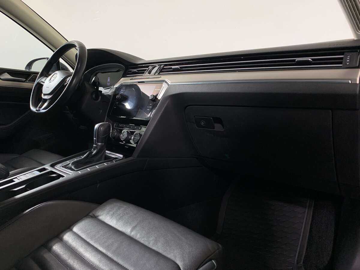 Volkswagen Passat б/у, 2019, Роботизированная. Фото: #10