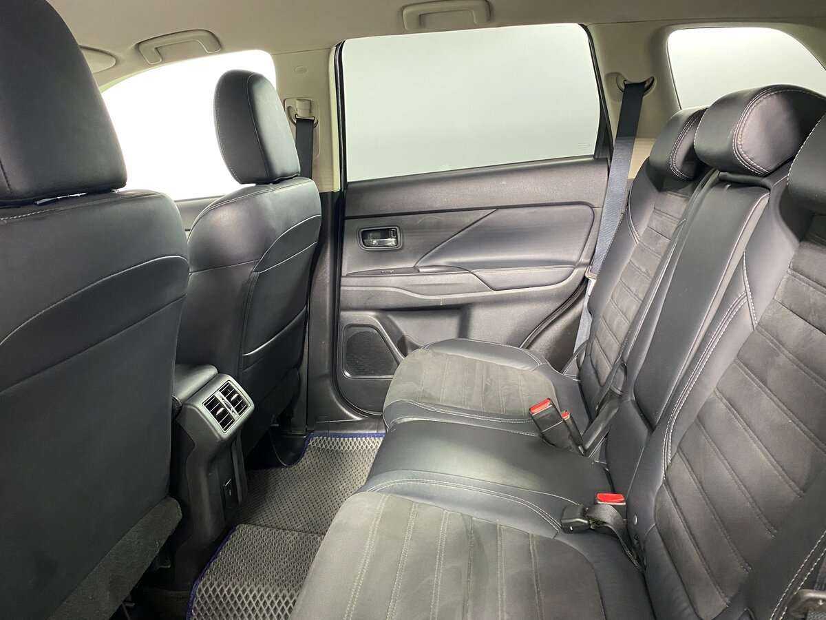 Mitsubishi Outlander б/у, 2021, Вариатор. Фото: #8