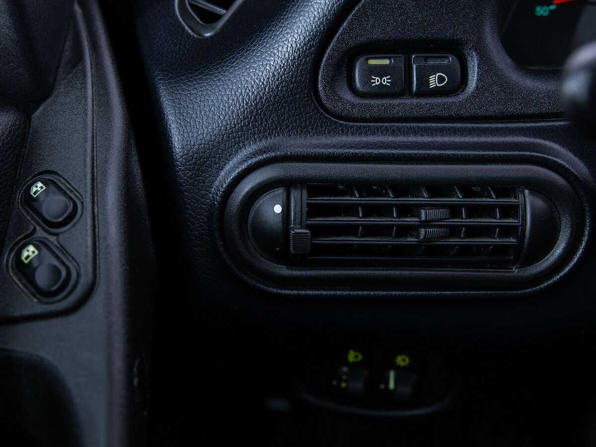 Chevrolet Niva б/у, 2015, Механическая. Фото: #12