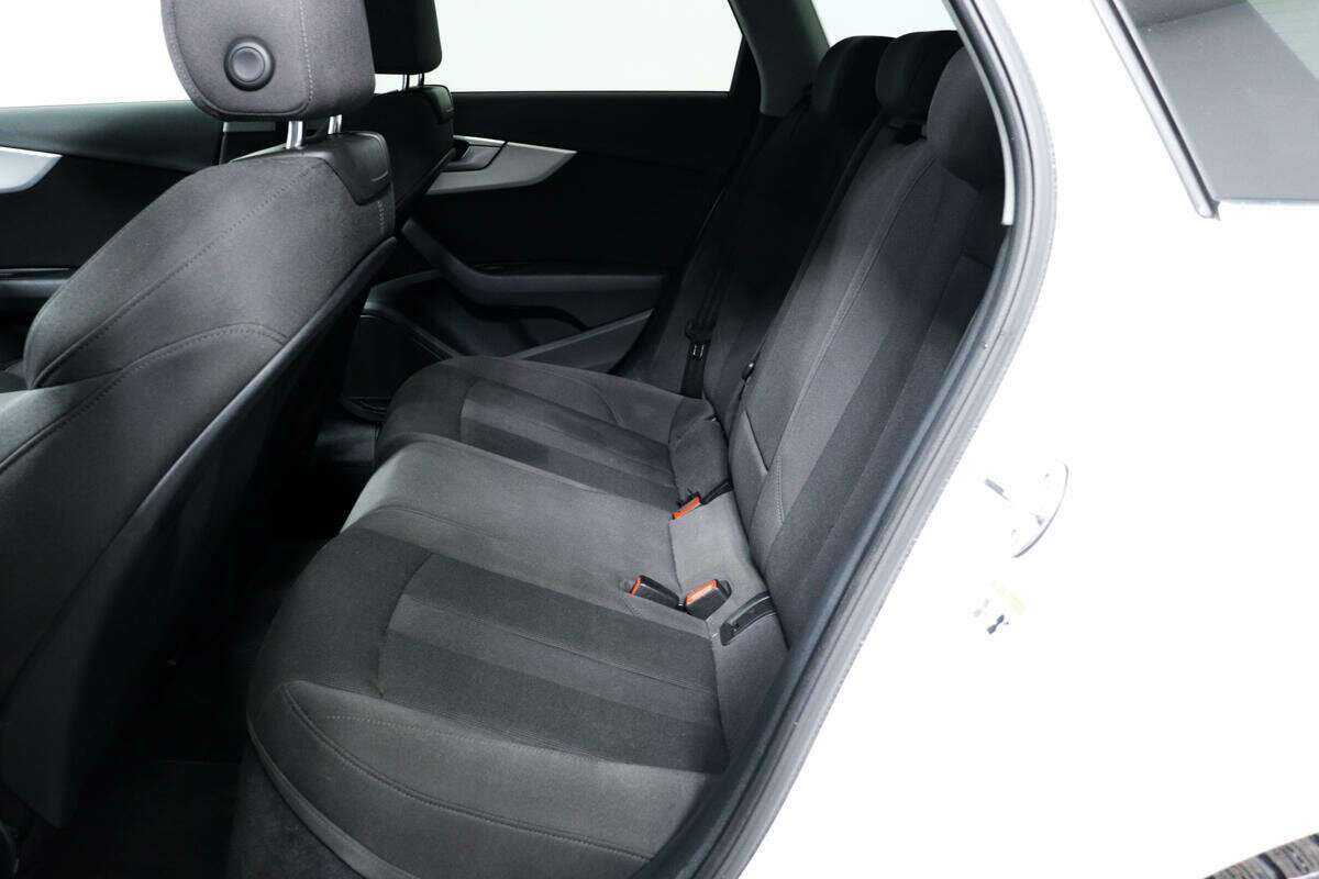 Audi A4 б/у, 2017, Роботизированная. Фото: #11