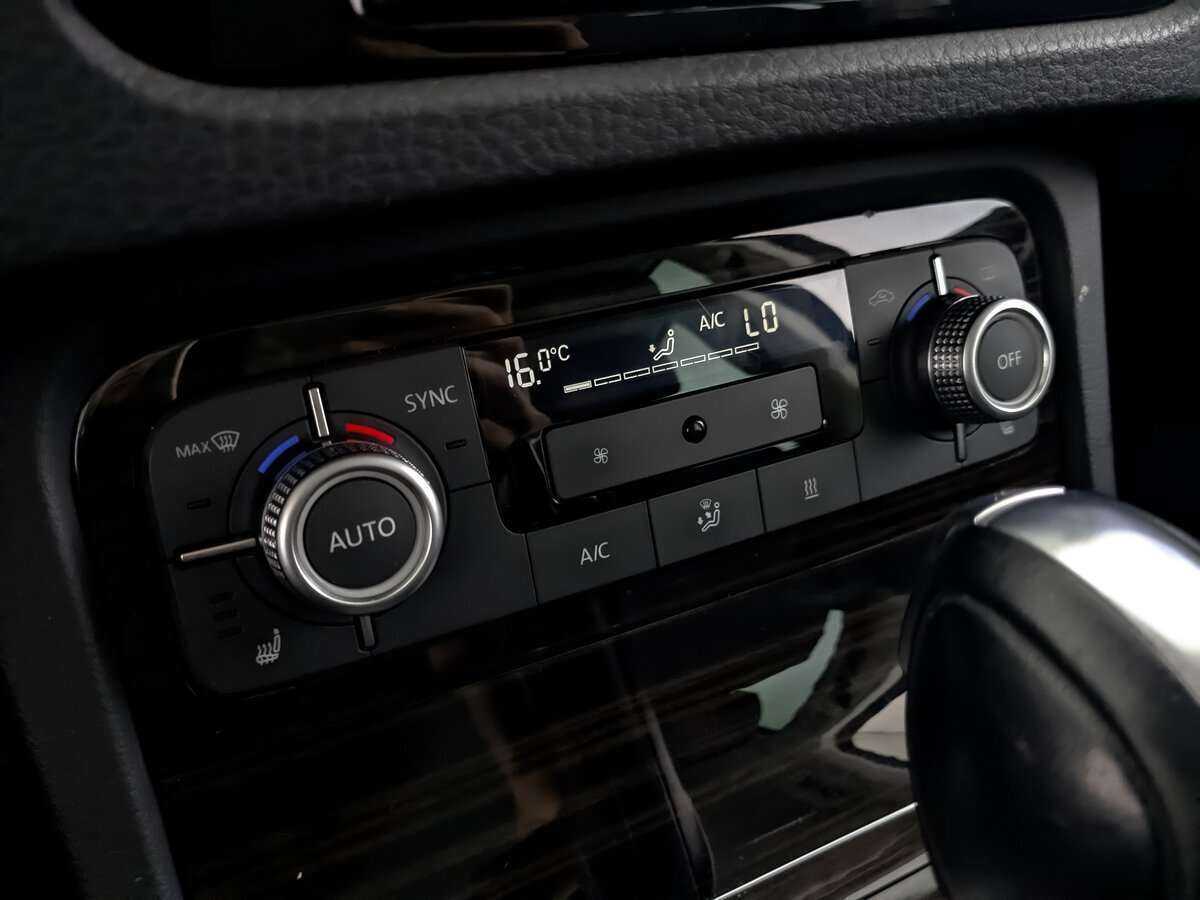 Volkswagen Touareg б/у, 2017, Автоматическая. Фото: #19
