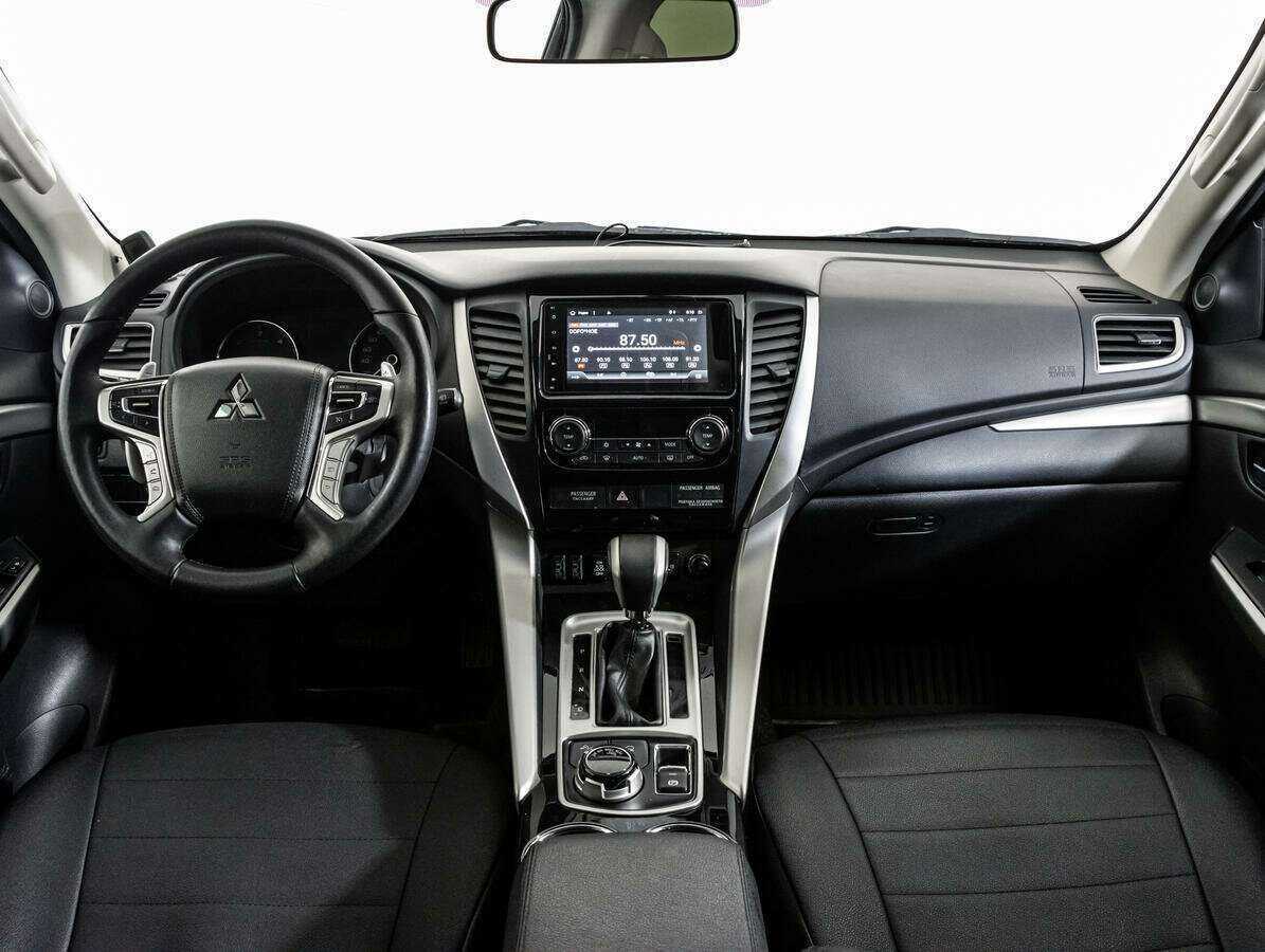 Mitsubishi Pajero Sport б/у, 2017, Автоматическая. Фото: #9