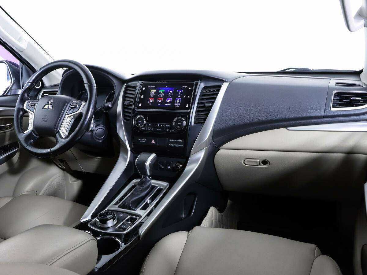 Mitsubishi Pajero Sport б/у, 2017, Автоматическая. Фото: #8